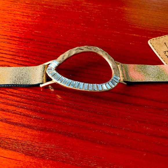 Brand New Shabby Chic Bracelet with Teardrop Embellishment - Picture 3 of 3